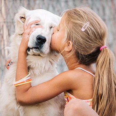 girl-kissing-white-golden